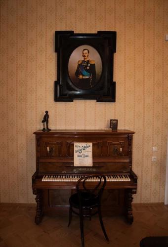 ba979e 5b2a7287ea6642c999e5b1de1d76b5b8 mv2